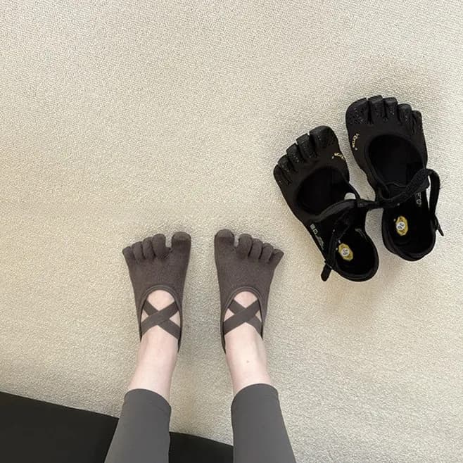 Women's Criss-Cross Strappy Five-Toe Yoga Socks Non-Slip Silicone Grip Breathable Pilates Barre Fitness Socks for Home Studio