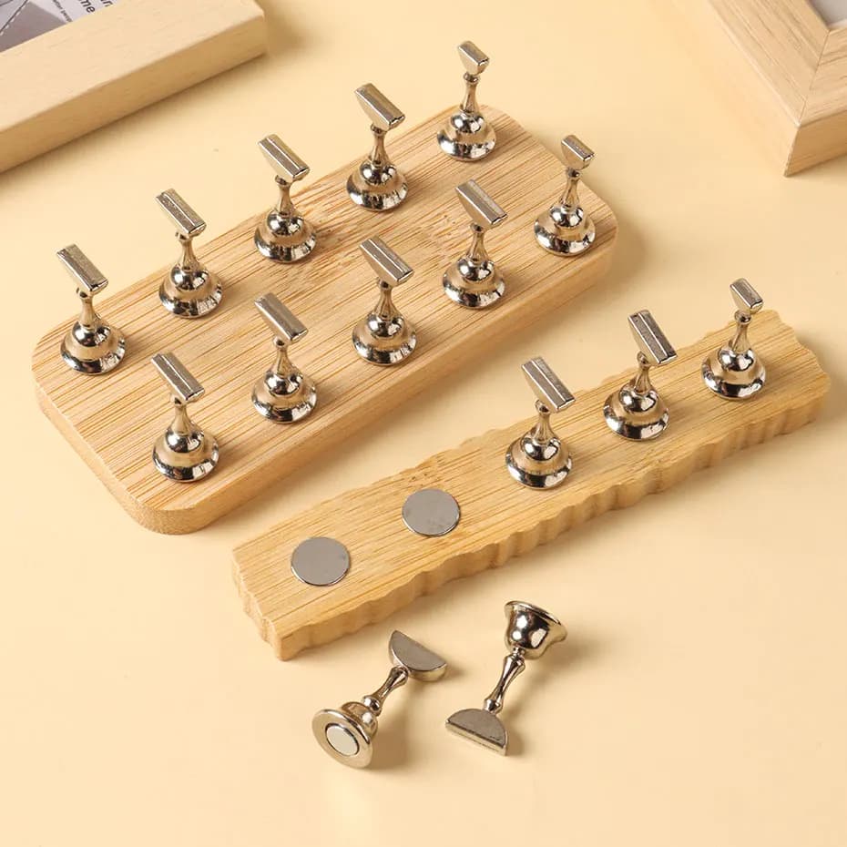 Magnetic Practice Nail Holder Stylish Wooden Nails Display Gel Polish Silvery Chess Display Nail Art Training Tool