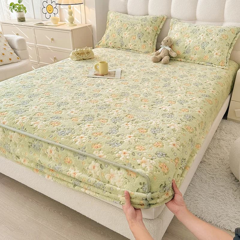 Autumn and Winter Plush Fitted Sheet Set Non-Slip Milk Velvet Bed Cover with Pillowcase Thickened Warm Printed Bedding Textiles